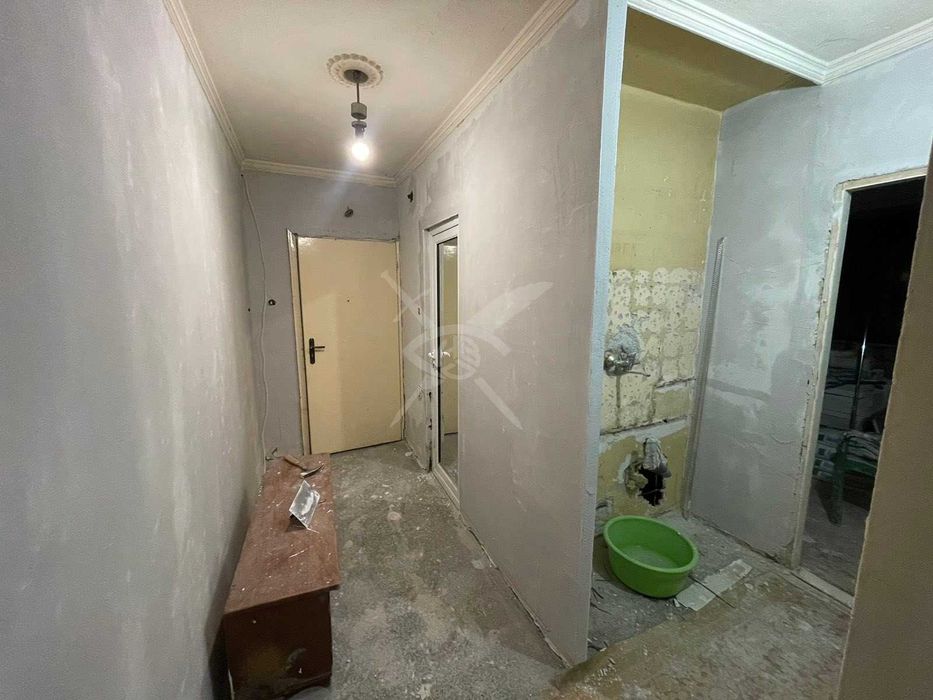 Продава се Двустаен апартамент в Бургас, Изгрев - 70 кв.м за 1800 €/кв.м - Снимка #2