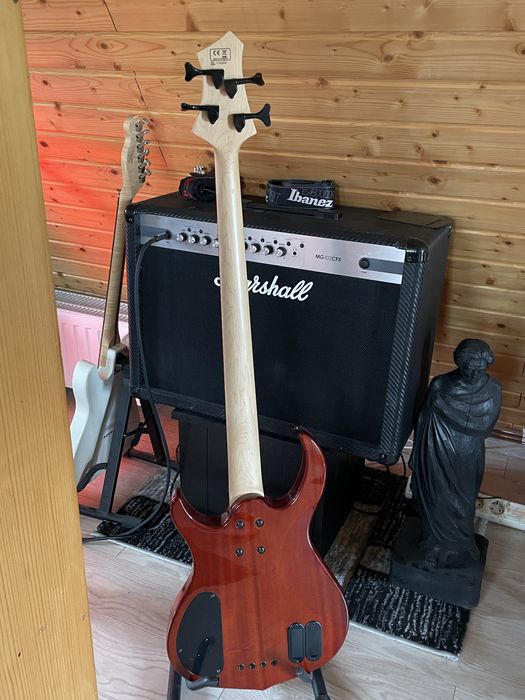 Chitara bas Marcus Miller M3 +flightcase