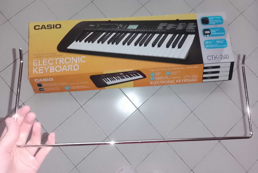 Синтезатор Casio CTK-240 + оригинален адаптор