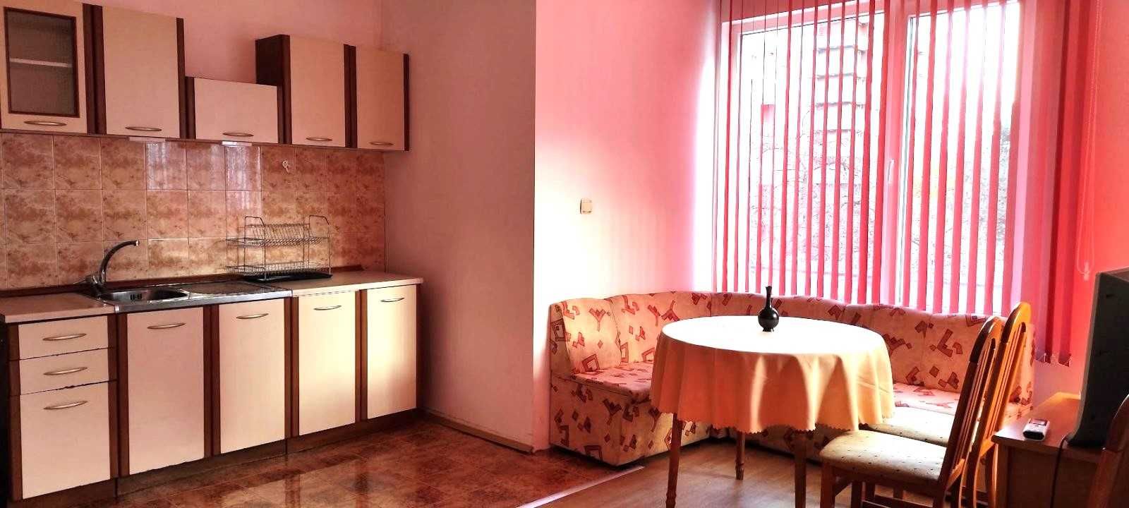 Двустаен тухлен апартамент в ж.к. Красно село