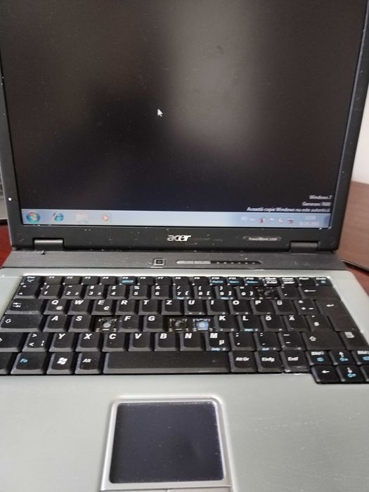 4 laptop-uri pentru piese. Citiți descrierea