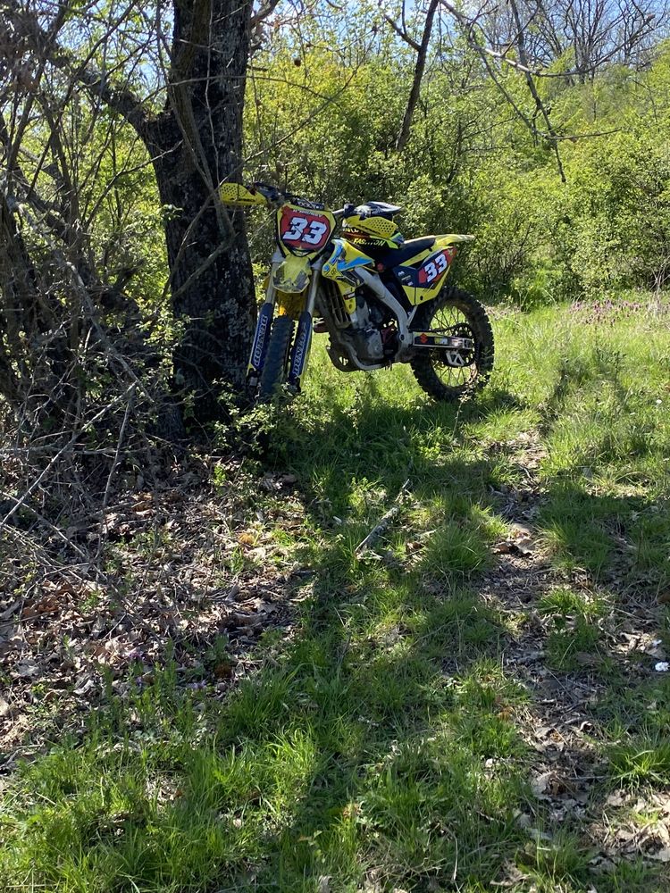 Пордава се suzuki rmz250 с докоменти мотора е слет основен ремонт