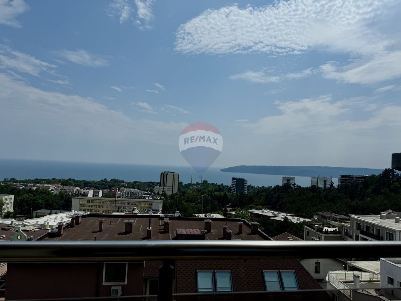 Апартамент с гараж, паркомясто и морска гледка под наем, кв. Бриз, гр