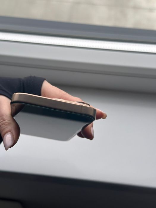 Iphone 16 pro Desert Titanium