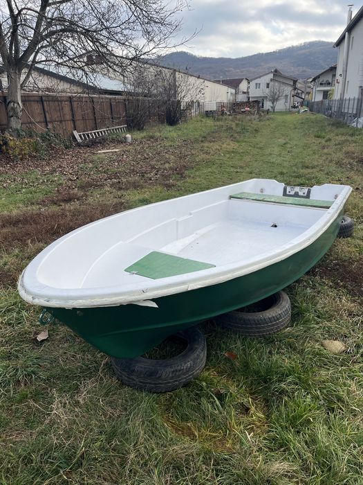 Barca de fibra de sticla