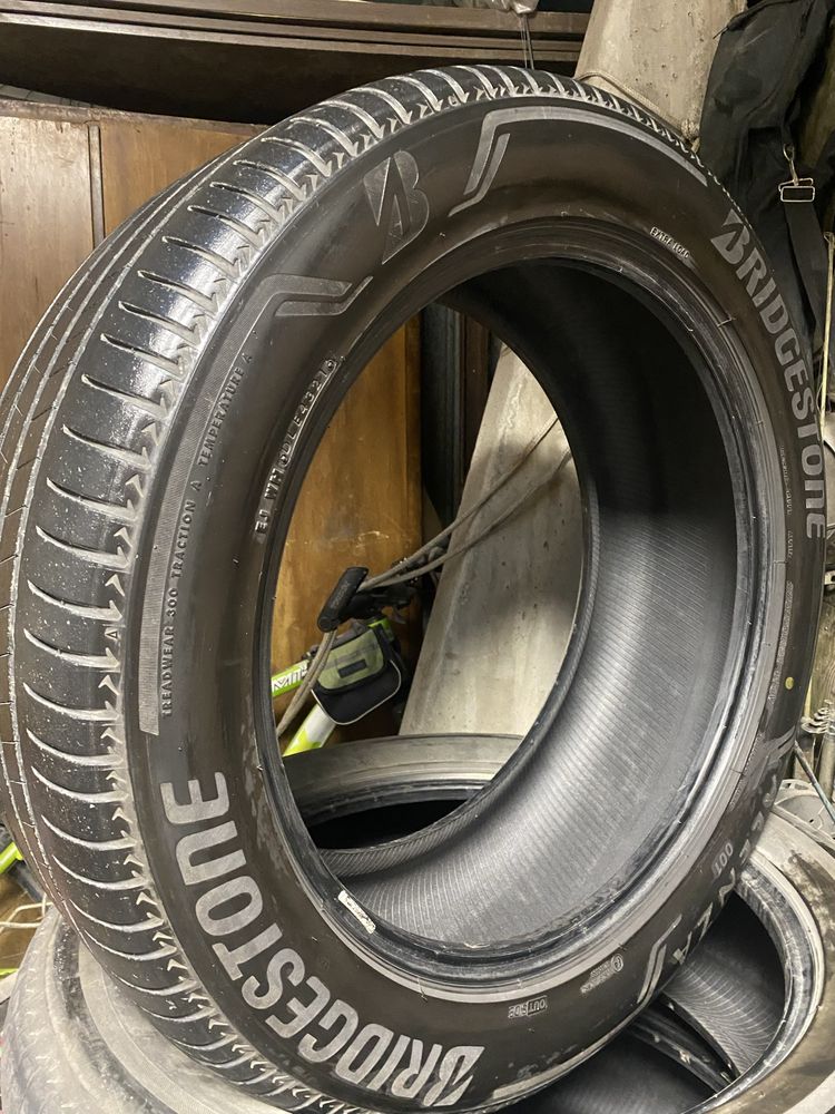 Продам шины Bridgestone 275/50R21