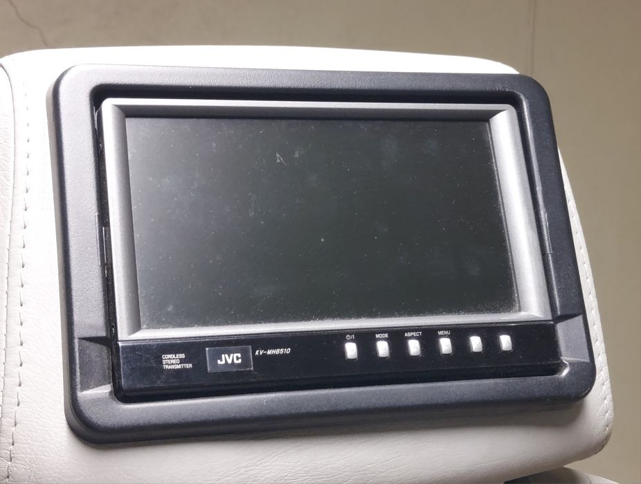 Автомобилни седалки с монитори. Кожени