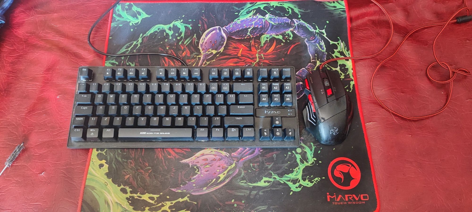 Pc light gaming Myria + monitor Philips + mouse, tastatura si mousepad