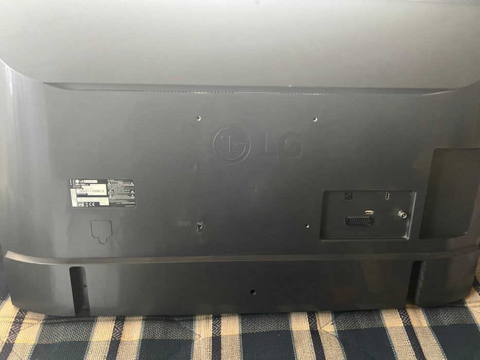 LG 42LB5500,42LF5800,43LH5100 счупени дисплей.