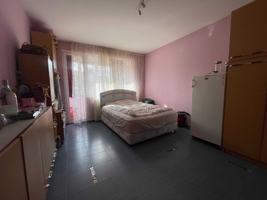 Продава се: двустаен тухлен апартамент