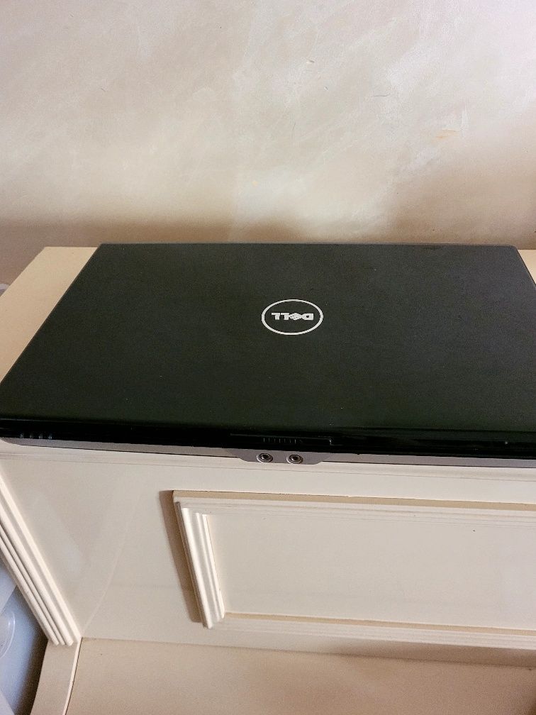 Лаптоп Dell Vostro A860