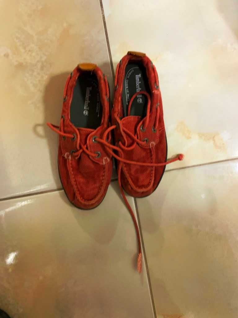 ПОДАРЯВАМ Супер готини детски велурени червени обувки Timberland