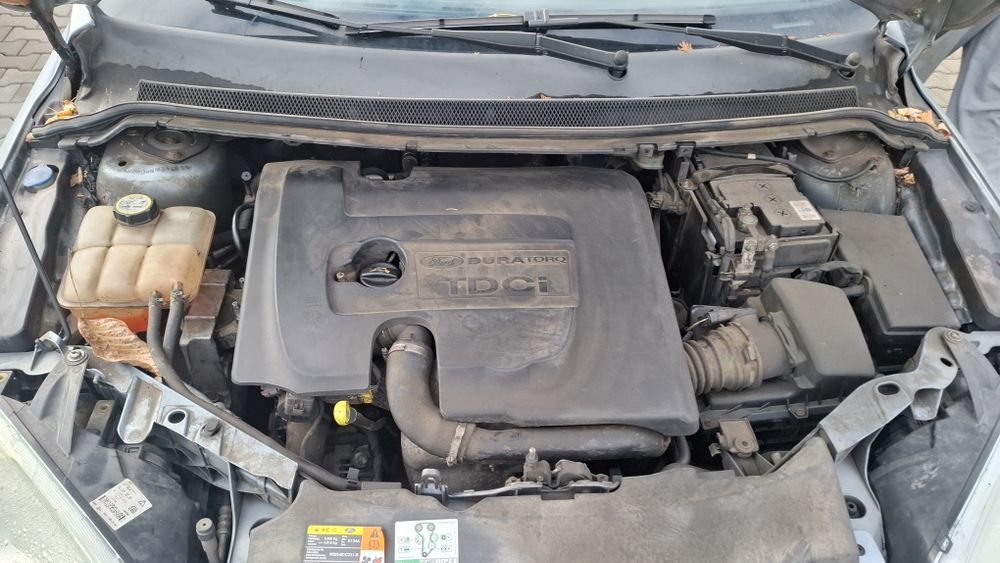 Vand capota fata,faruri Focus 2