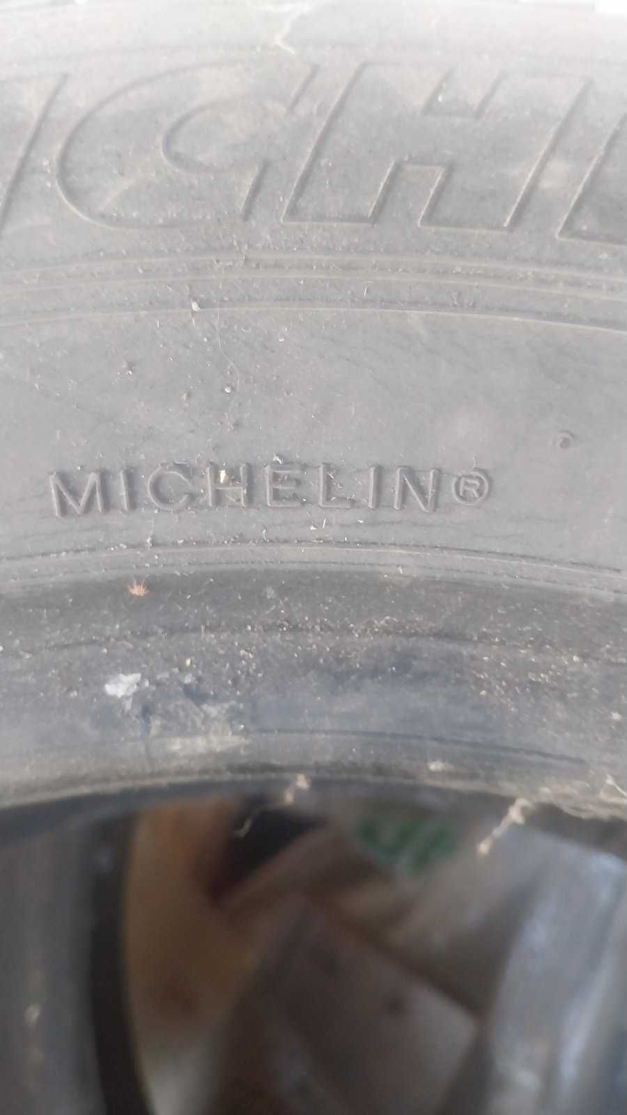 Една лятна гума Michelin  R15 за 50 лева