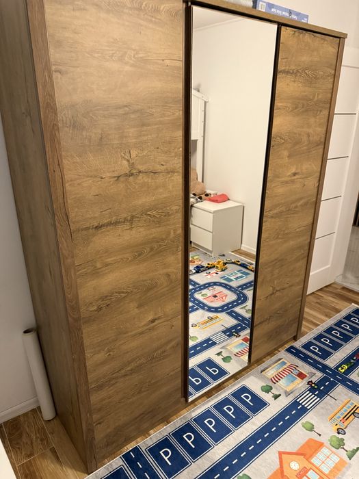 Vand urgent Dulap 3 usi  cu oglinda culoare stejar