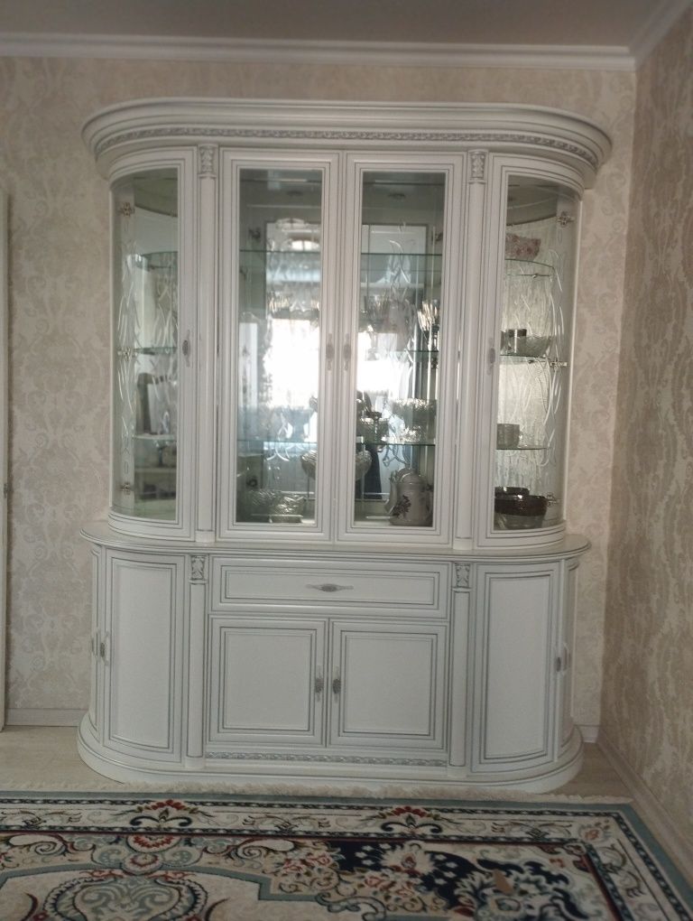 Сервант гостиный