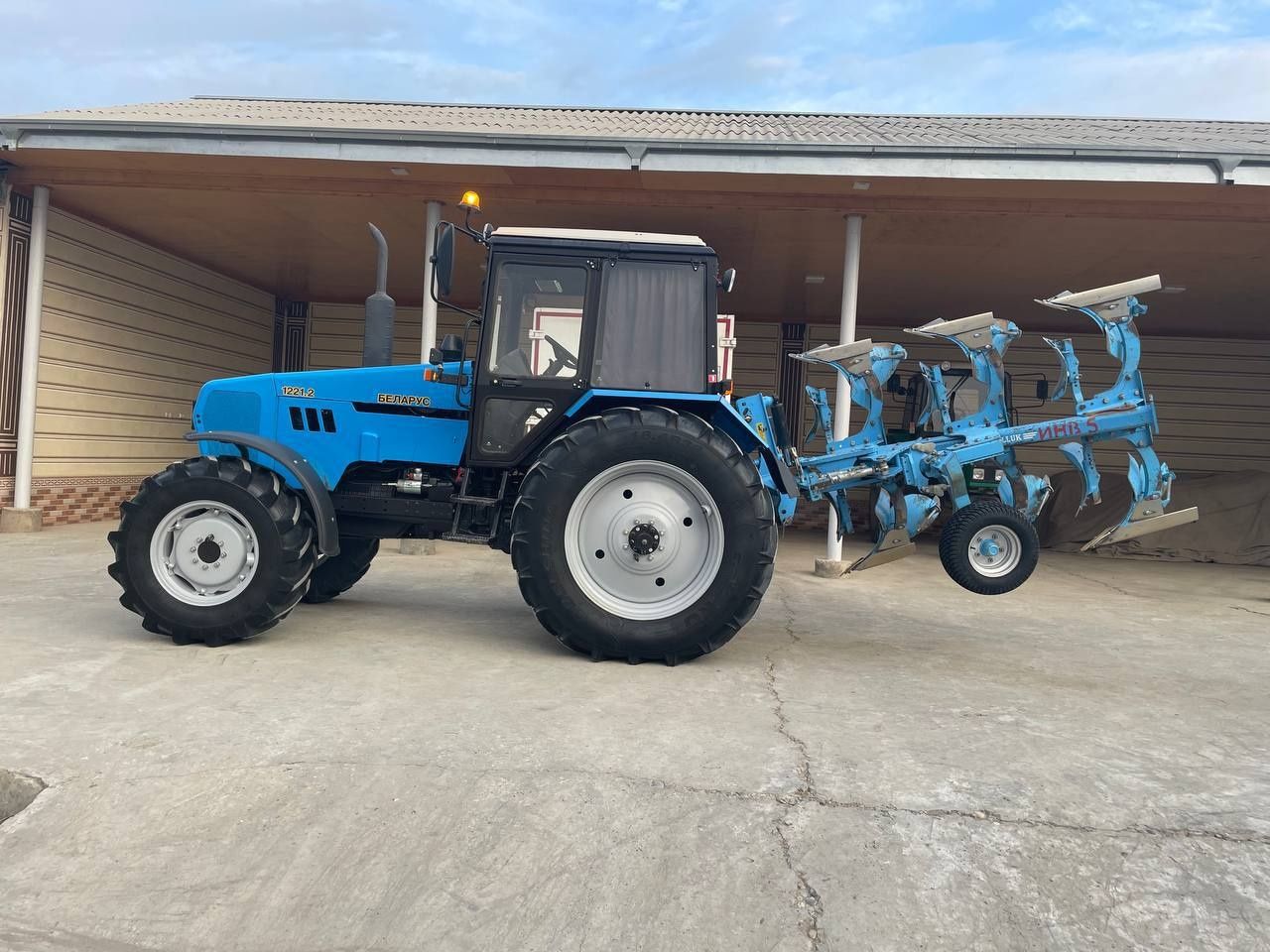 Traktor Belarus 1221.2