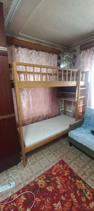 Двухярусная кровать ручной работы.