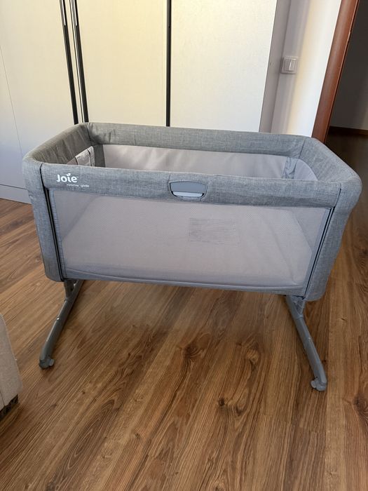 Продам кровать люльку joie
