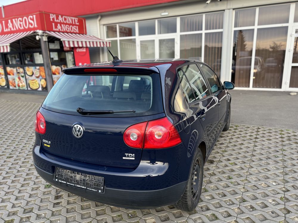 Vând Volkswagen Golf V