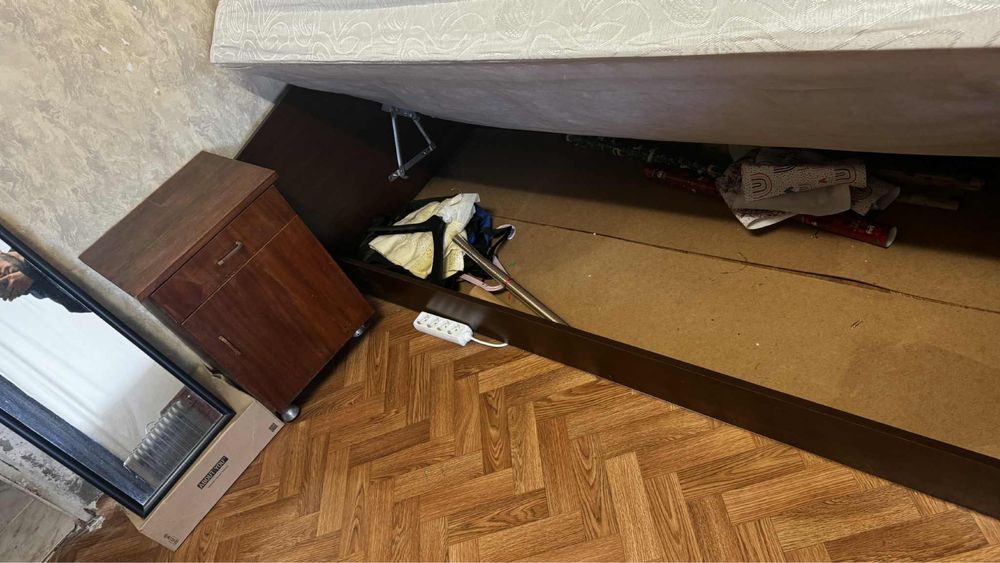 Легло единично с повдигащ се механизъм с матрак 90/200 и топ матрак