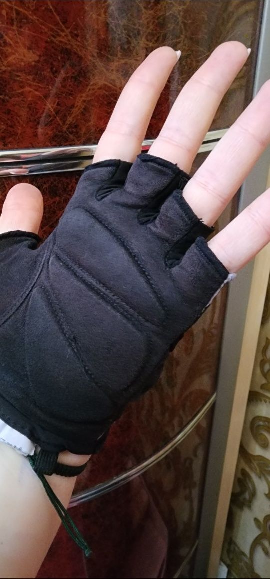 Перчатки S-M Adidas оригинал состояние отличное