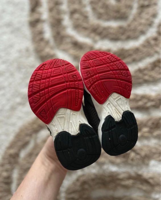 Pantofi sport cu Mickey Mouse Zara mărimea 22