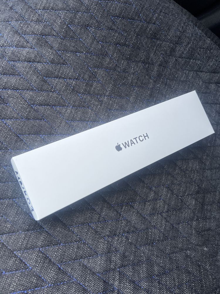 Продам Apple Watch SE2