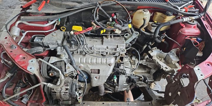 Bara spate Renault Clio a 2-a generatie