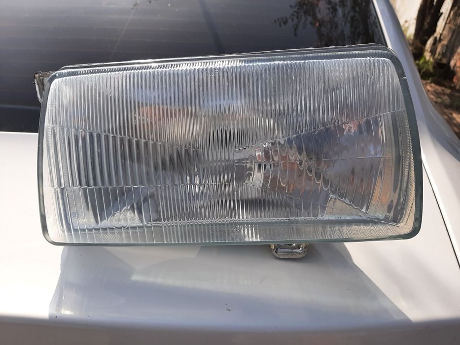 Продам новую фару на фольксваген джета 2