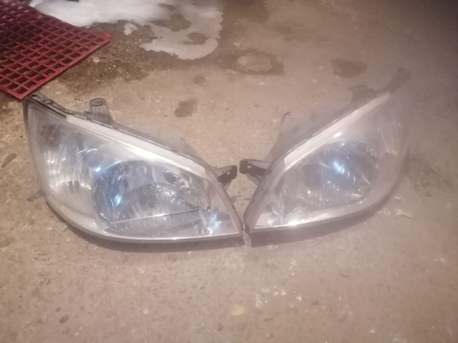 Vând faruri Hyundai