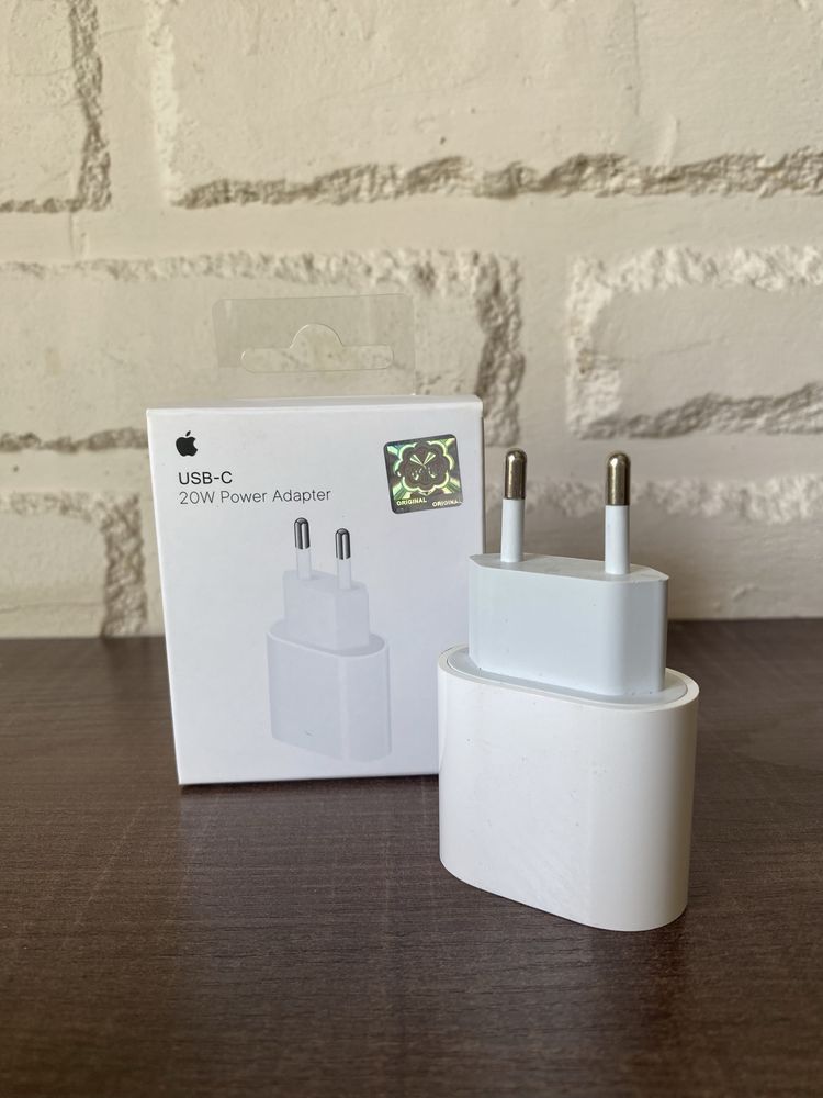 Сетевое зарядное устройчтво Apple 20W Power Adapter