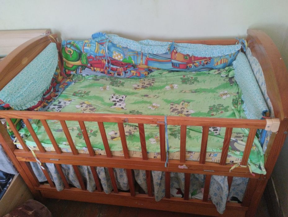Продам детскую кроватку