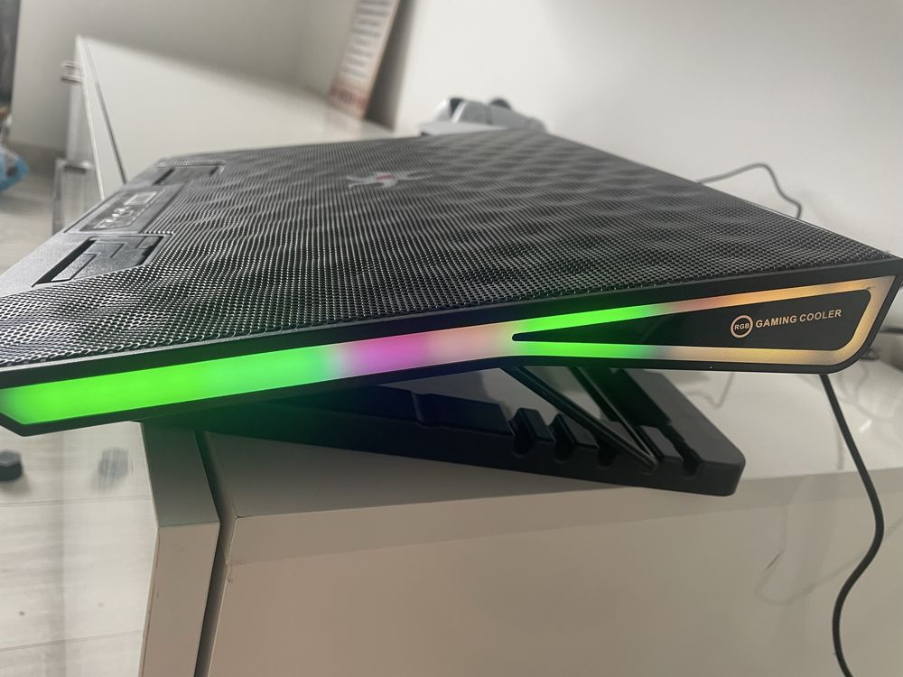 Ventilator pentru laptop