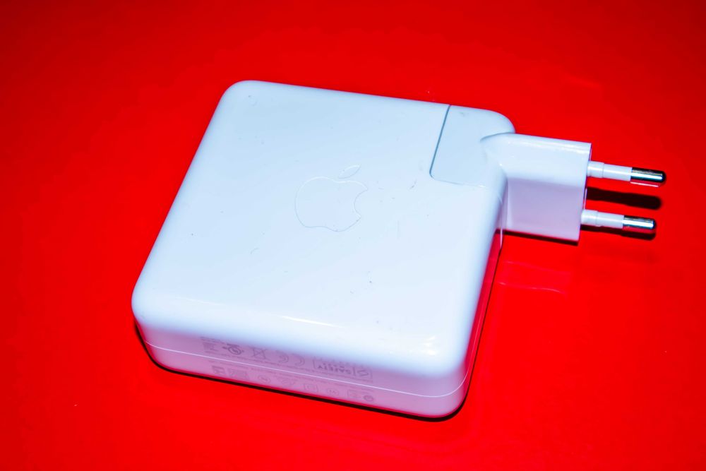 Apple 96W USB-C зарядно (оригинал A2166) за MacBook Pro - тествано