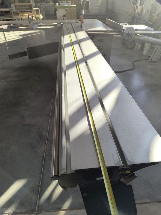 Форматно разкройващ циркуляр с подрезвач