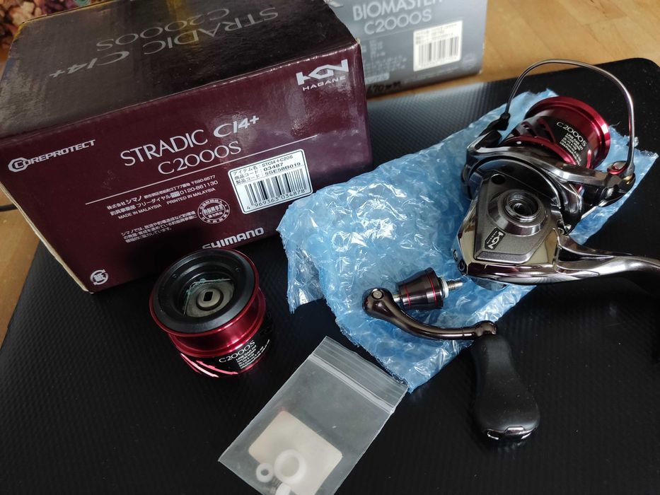Shimano 16 Stradic C2000S cu tambur de rezerva