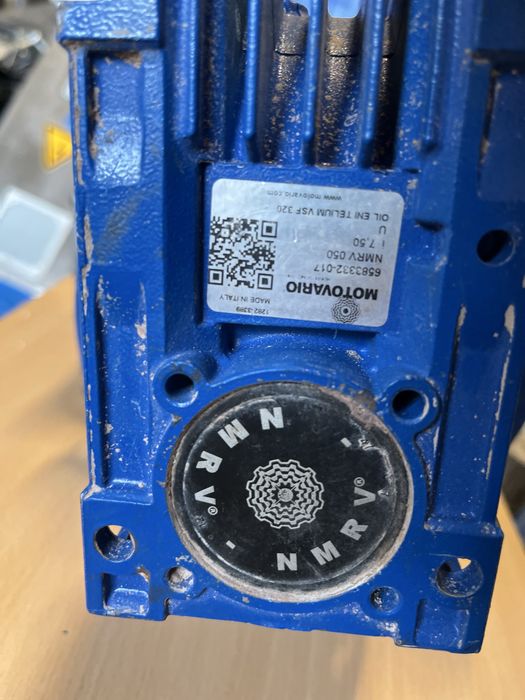 Motor electric cu reductor de 0 75 kw