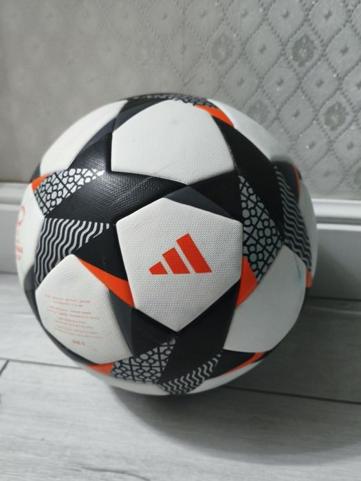 Продам мячь Champions League women's