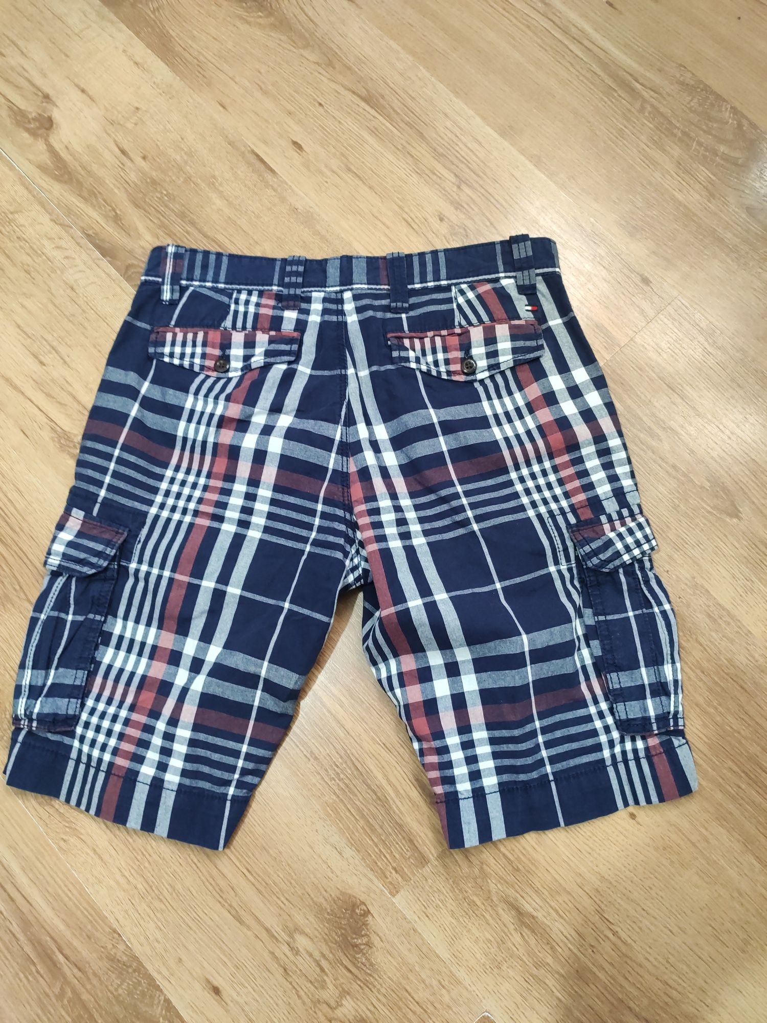 Pantaloni scurți Tommy Hilfiger mărimea 32 (M)