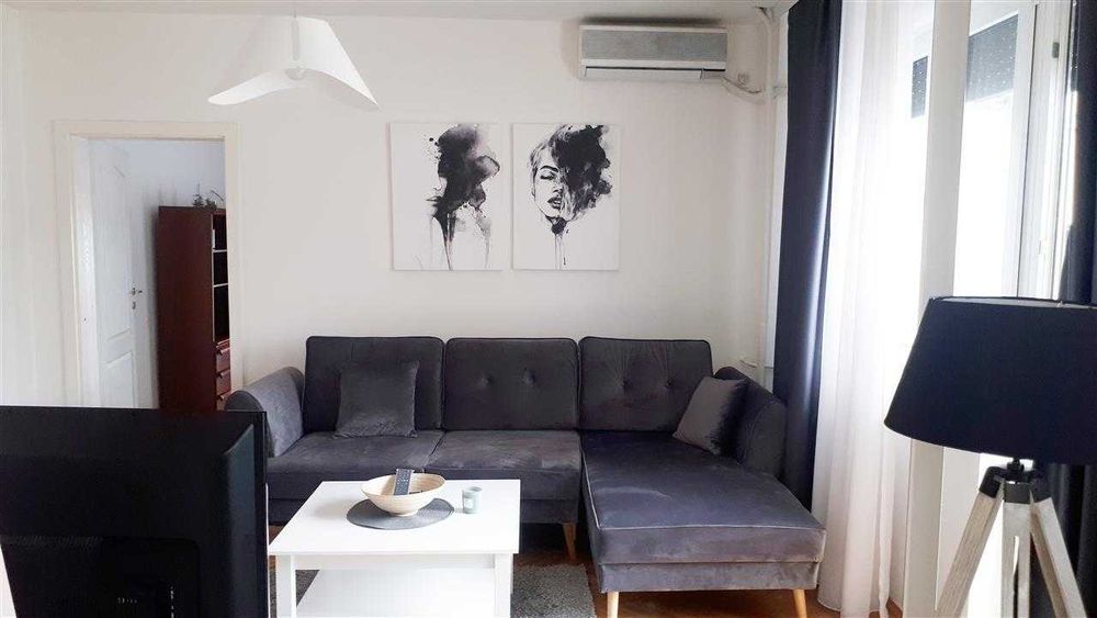 Дава се под наем Тристаен апартамент в Пловдив, Център - 75 кв.м за 255 € - Снимка #2