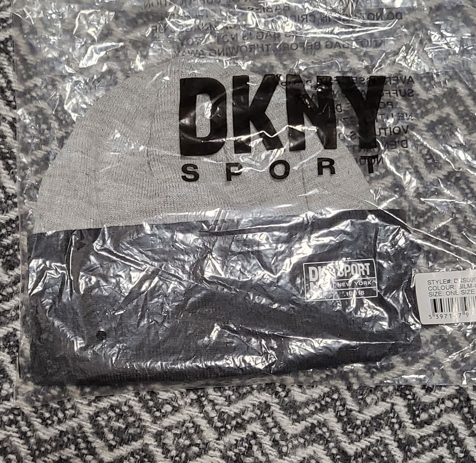 Caciula DKNY, originale