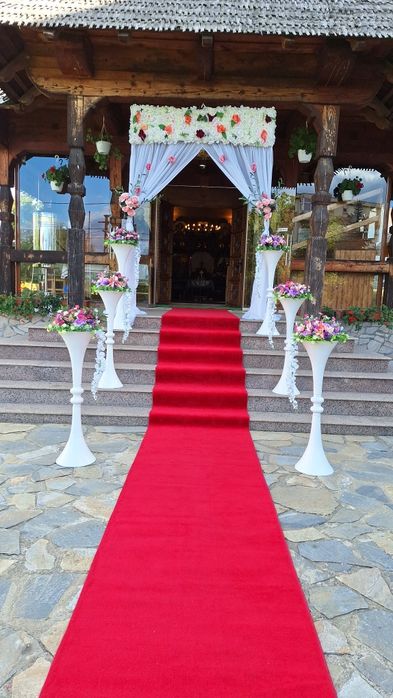 Decor si porumbei la evenimentul dv
