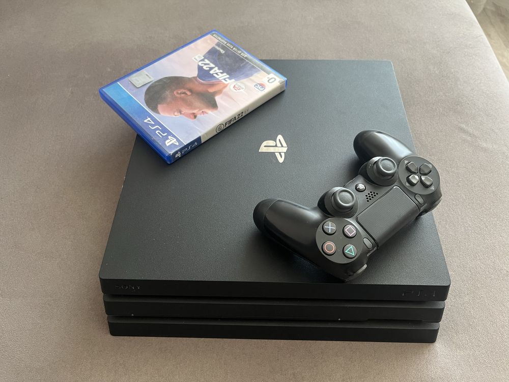 PlayStation 4 pro 1 TB+джойстик и FIFA 22