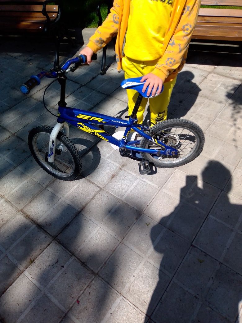 Продава детско колело