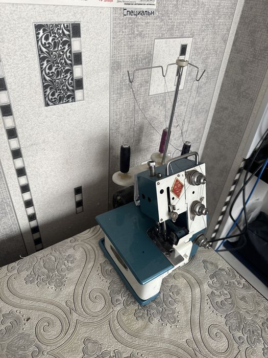 Оверлок б/у в отличном состоянии