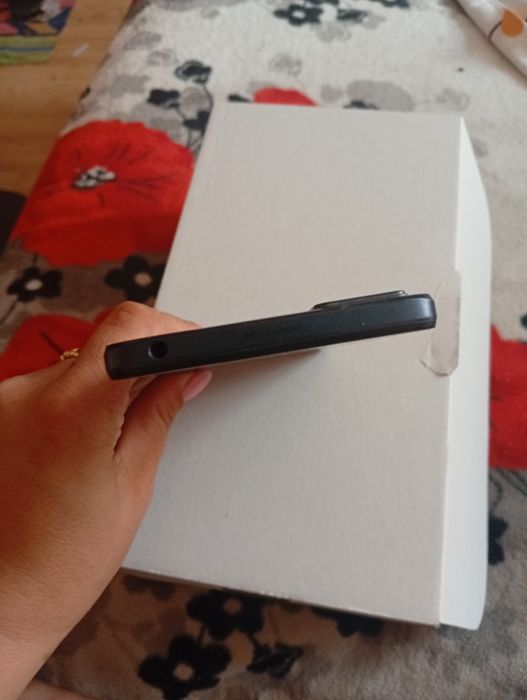 Vând telefon mobil