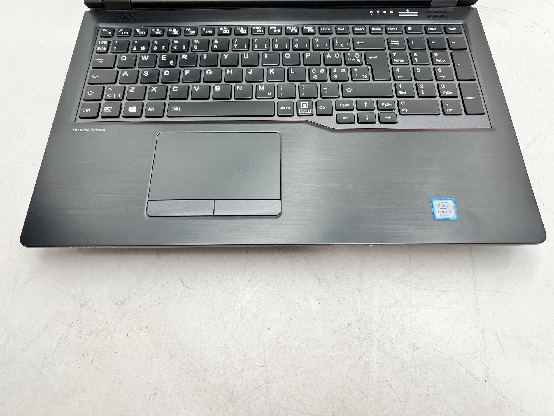 Fujitsu LIFEBOOK U757 15.6" i5-7200U 8GB 260GB/-> Отлично състояние
