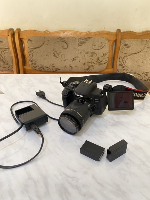 Canon 750 D komplekt 2 ta batareya i zaryadchik