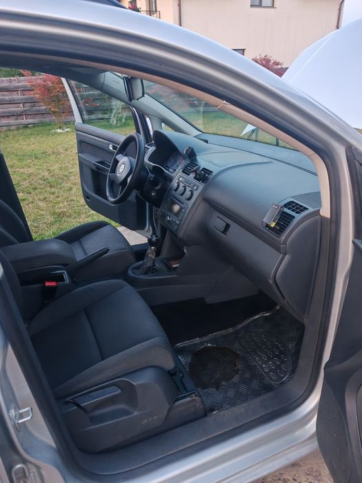 Volkswagen Touran 1.9 TDI, 2006, 5 locuri - Mașina de familie
